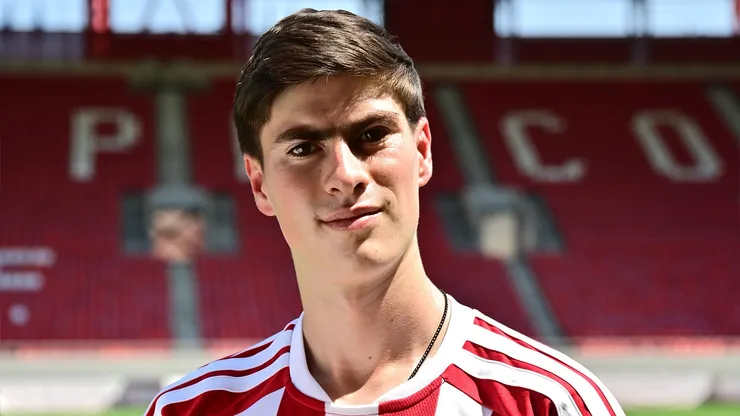 Armando González, en su presentación como nuevo jugador de Olympiacos