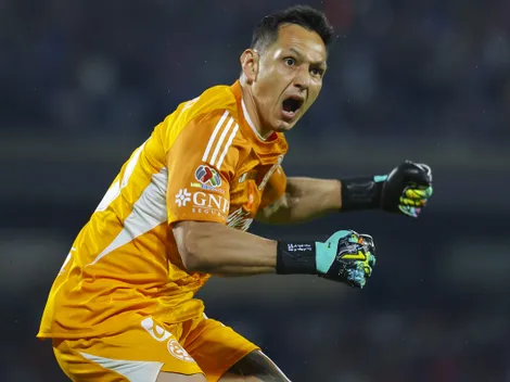 Rodolfo Cota se enfureció con Kevin Álvarez en pleno partido