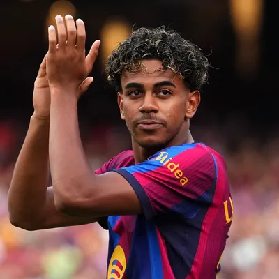 ¿Juega Lamine Yamal? Las alineaciones de Elche vs. Barcelona por LaLiga 2026-27