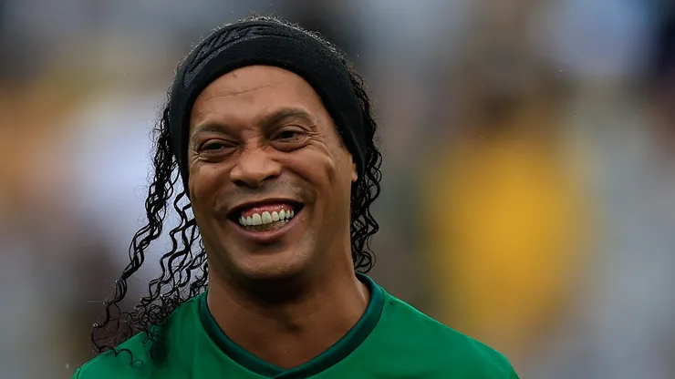 Ronaldinho regresa al futbol profesional en Italia
