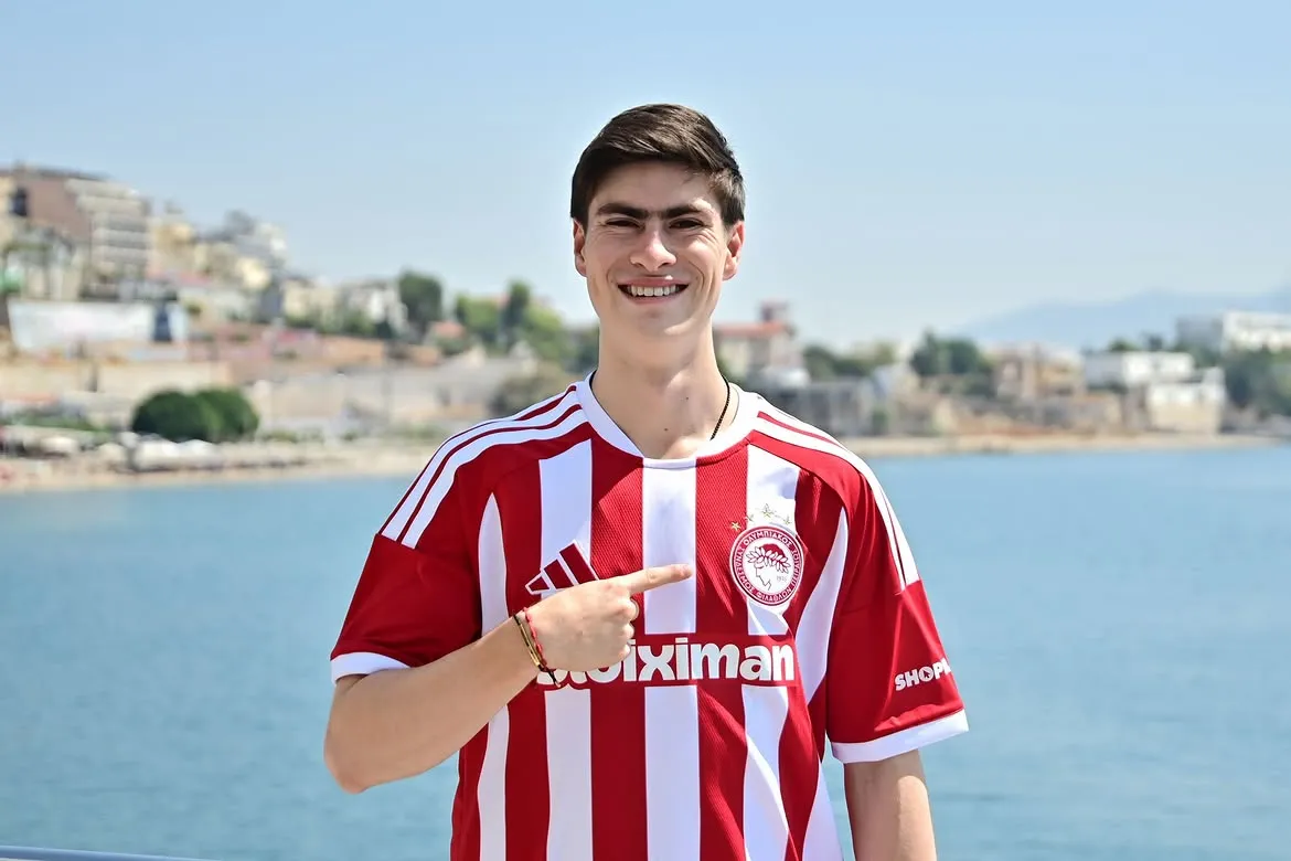 Armando González en su presentación (@olympiacosfc)