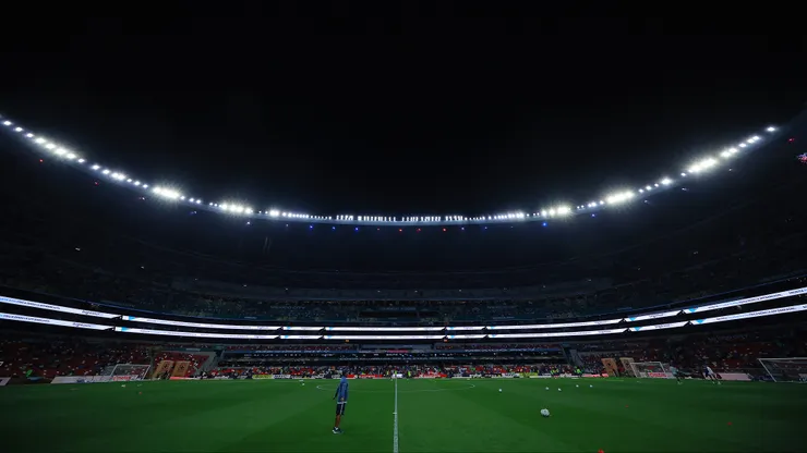 El Estadio Azteca sigue esperando el partido.