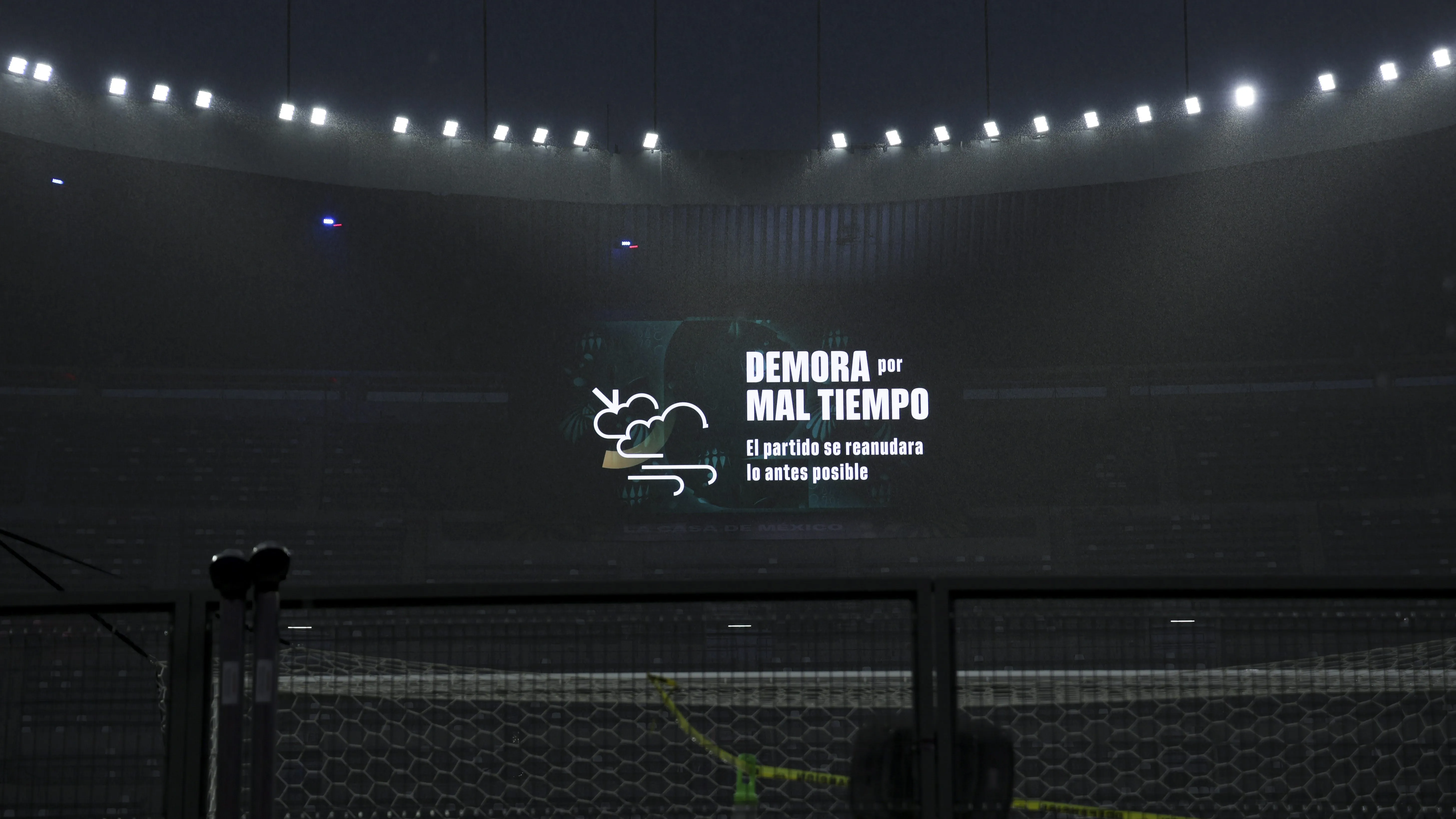 El cartel en la pantalla del Estadio Azteca [Foto: Getty]