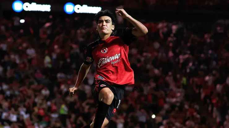 Gilberto Mora convirtió un doblete ante Pumas