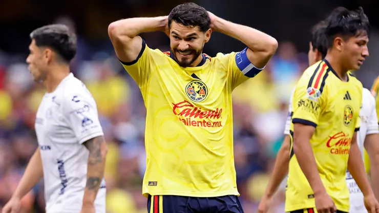 El capitán del América muy molesto con el árbitro.