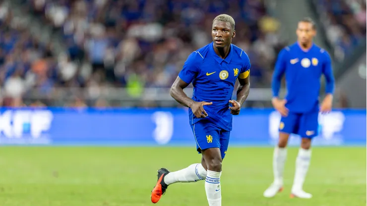 Moisés Caicedo no será de la partida en Chelsea vs. Arsenal.