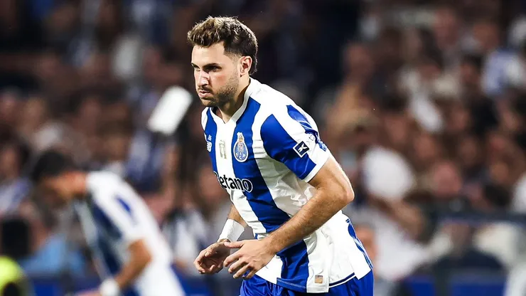 Por qué no juega Santi Giménez el Porto vs Manchester City