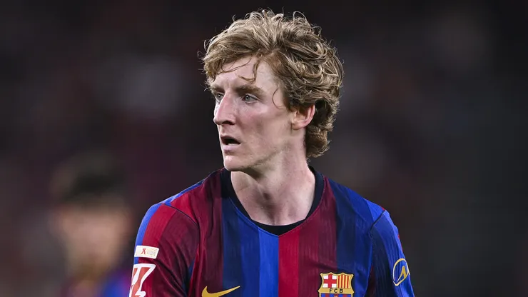 Por qué no juega Anthony Gordon el Barcelona vs Feyenoord