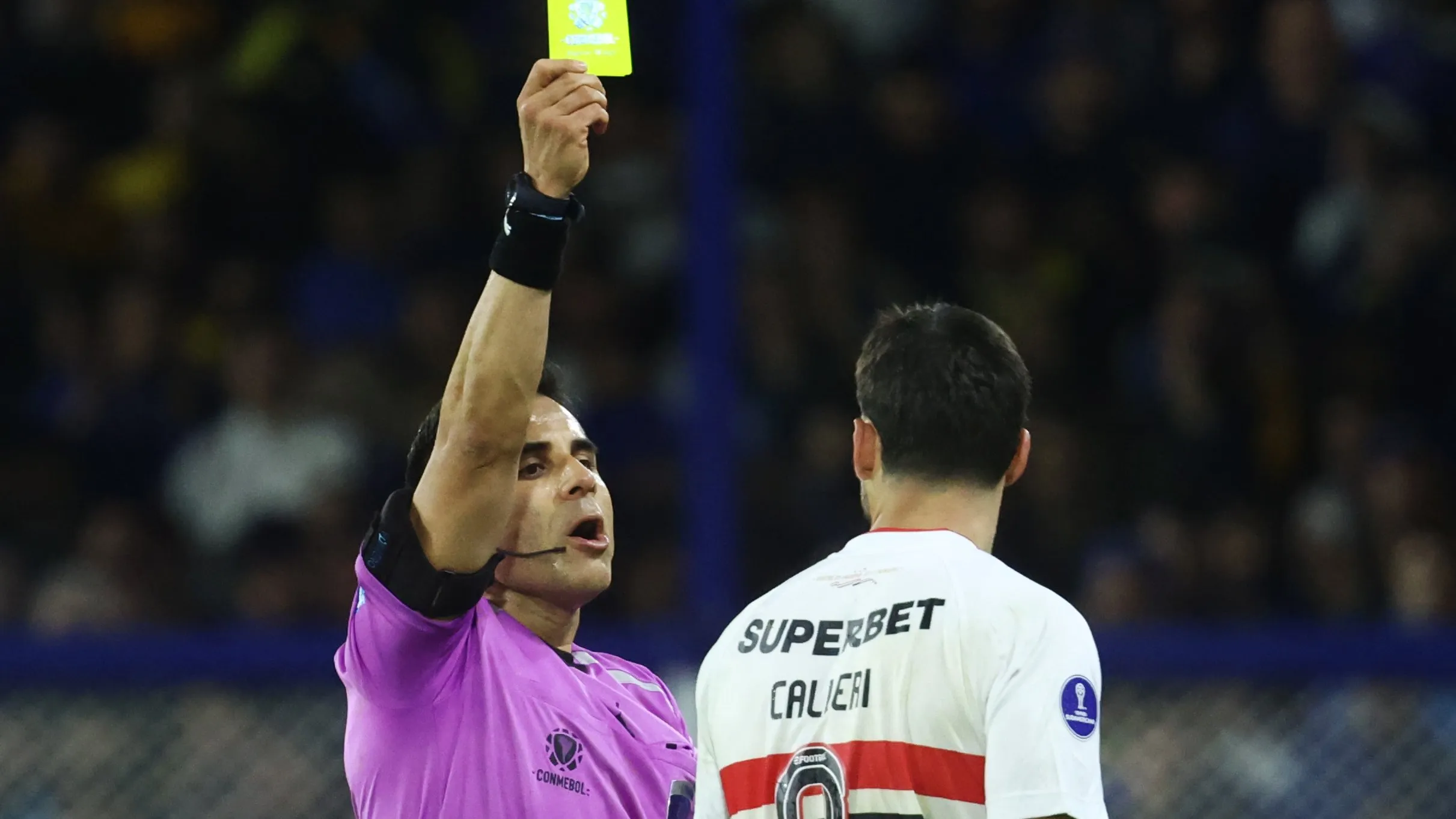 El momento de la suspensión de Calleri [Foto: Getty]