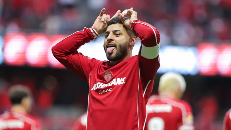Alexis Vega, afuera del equipo ante Puebla.