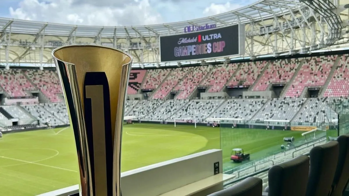 La Copa ya espera en el NU Stadium [Foto: MLS]