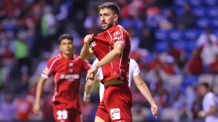 Paulinho, delantero de Toluca, celebra su tanto ante Puebla en el Torneo Apertura 2026.