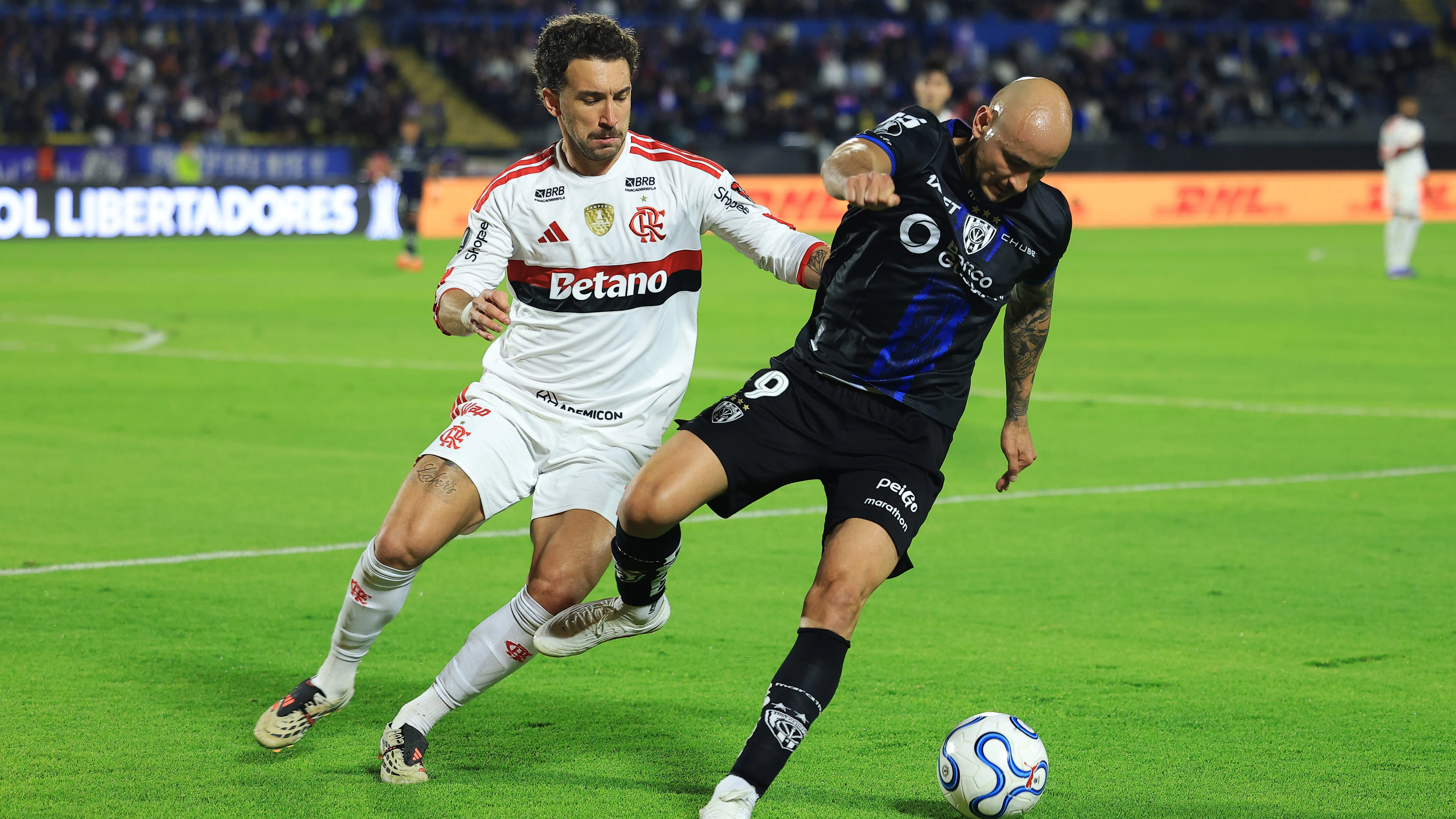 Carlos González en sus minutos en la ida [Foto: Getty]