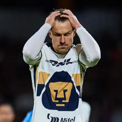 Aaron Ramsey tiene nueva chamba en el futbol a meses de 'volar' de Pumas
