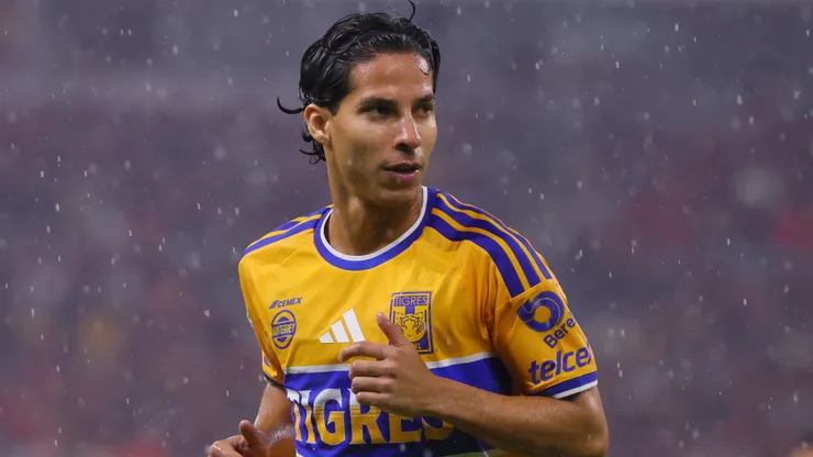 Diego Lainez no está disponible para hoy.