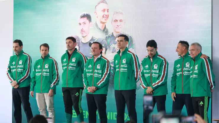 A días del debut con México se va con Javier Aguirre