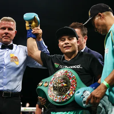 Isaac Pitbull Cruz ganó por KO ante Néstor Bravo y retuvo su título CMB