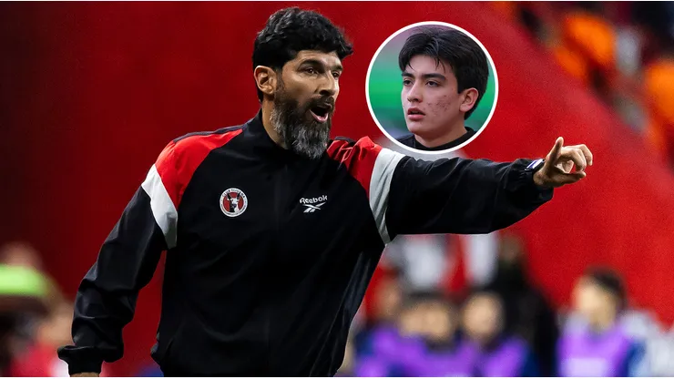 Sebastián Abreu y Gilberto Mora de Xolos de Tijuana.