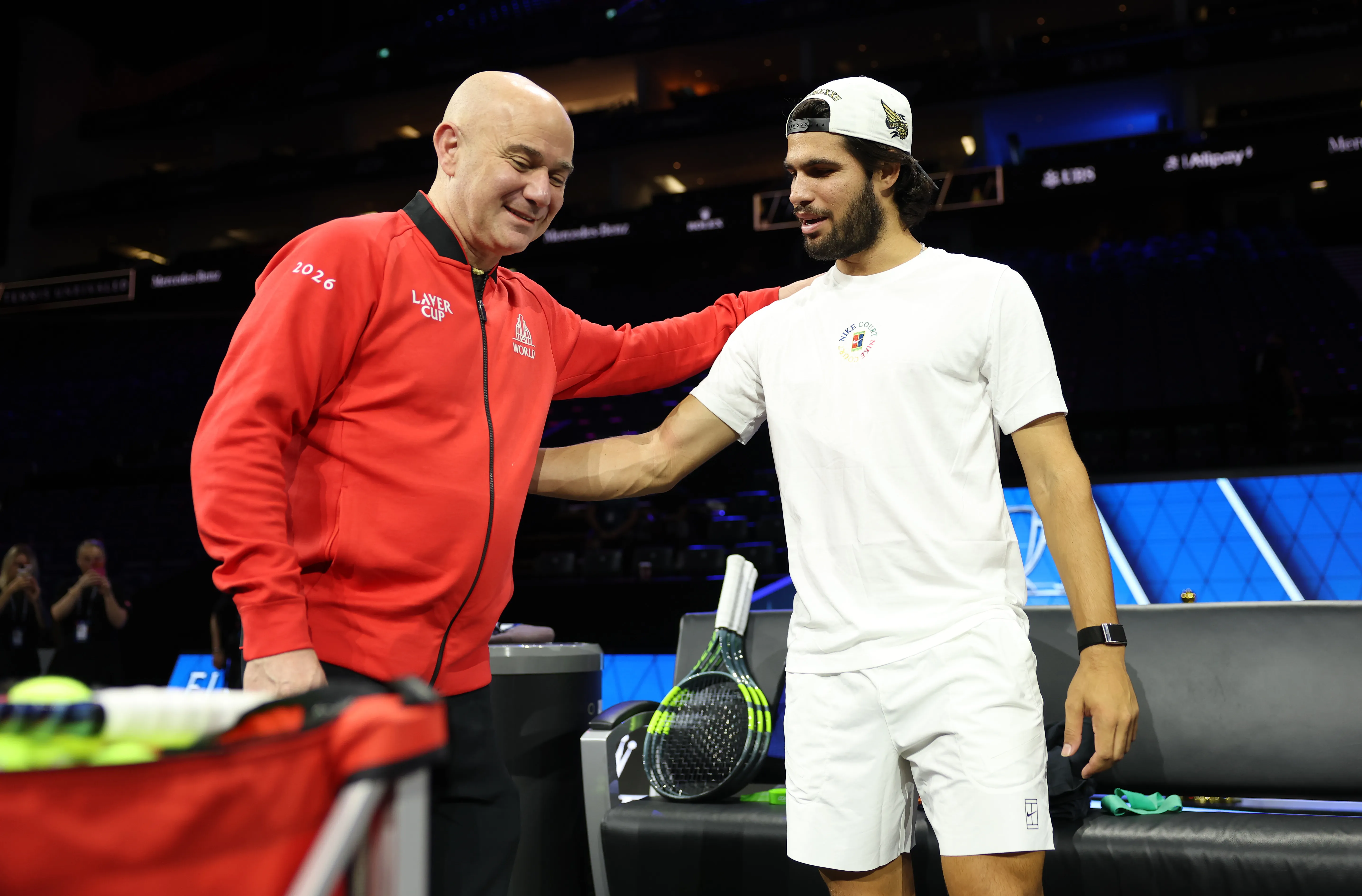 Carlos Alcaraz y Andre Agassi en un entrenamiento (Getty Images)