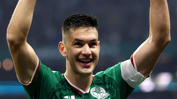 César Montes es baja en México.