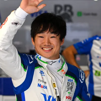 ¿Por qué Yuki Tsunoda no corre el GP de Azerbaiyán 2026 de la F1?