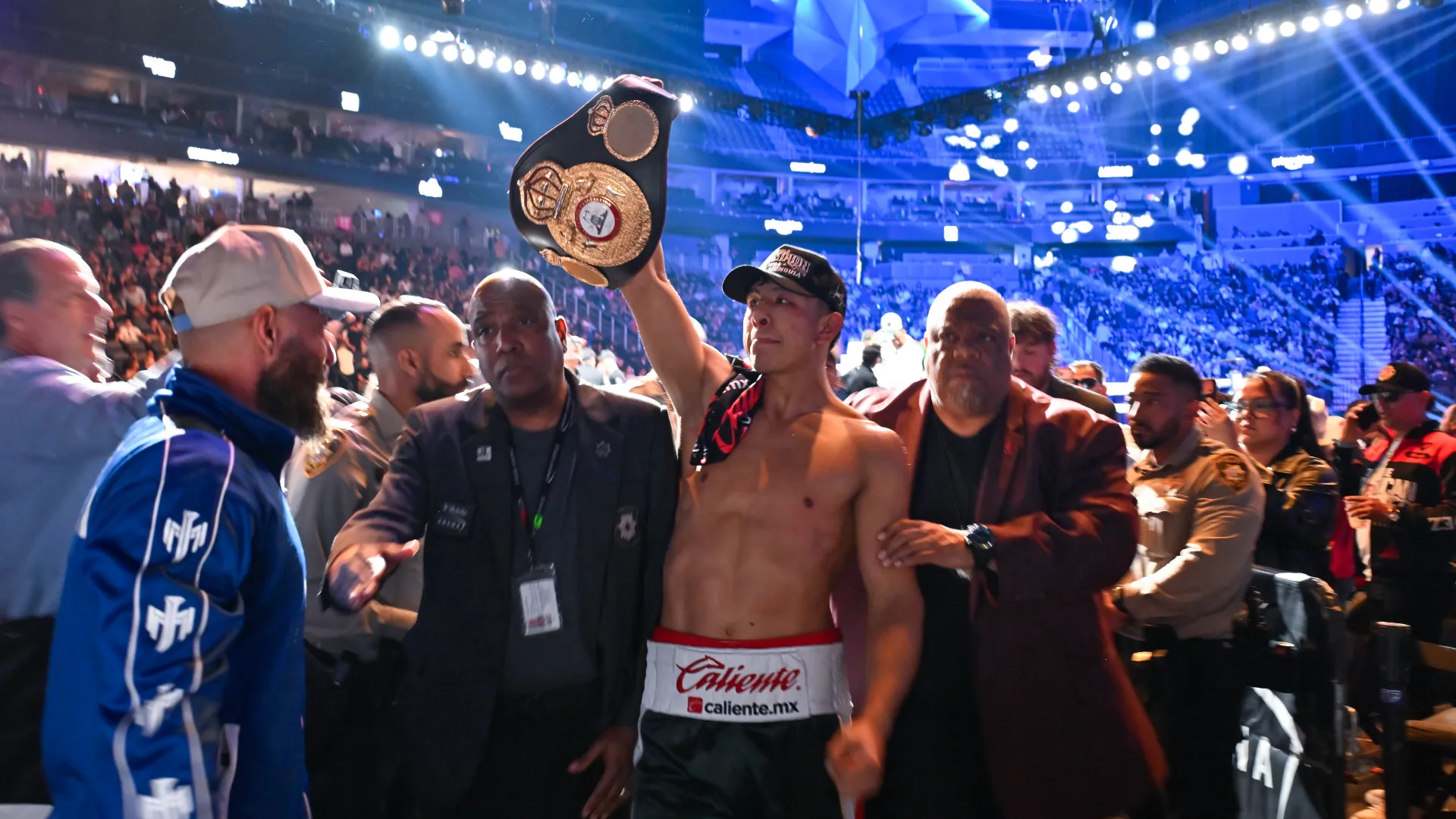 Jaime Munguía tiene en su poder el título AMB de las 168 libras. (GETTY IMAGES