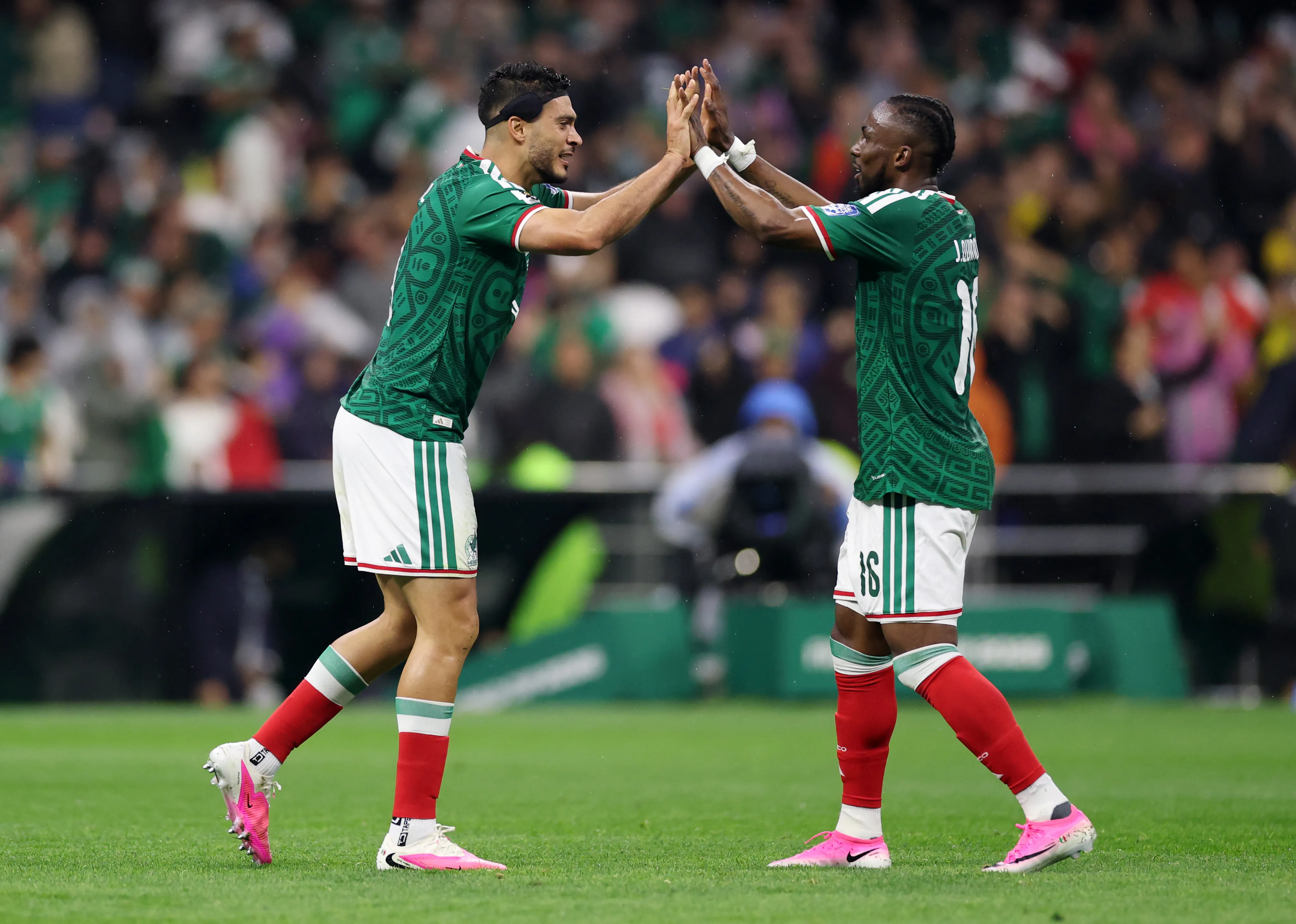 Raúl Jiménez y Julián Quiñones no están en la convocatoria (Getty Images)