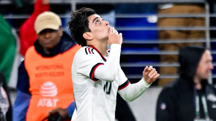 Gilberto Mora en el partido ante Colombia