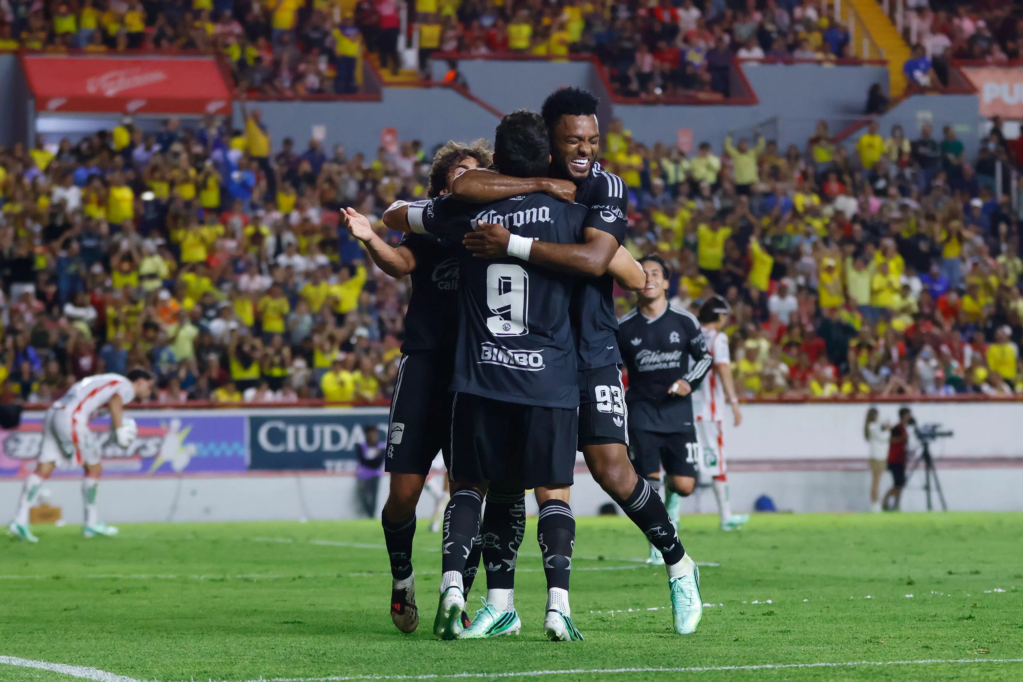 Henry Martín y Miguel Borja en el partido ante Necaxa (Imago7)
