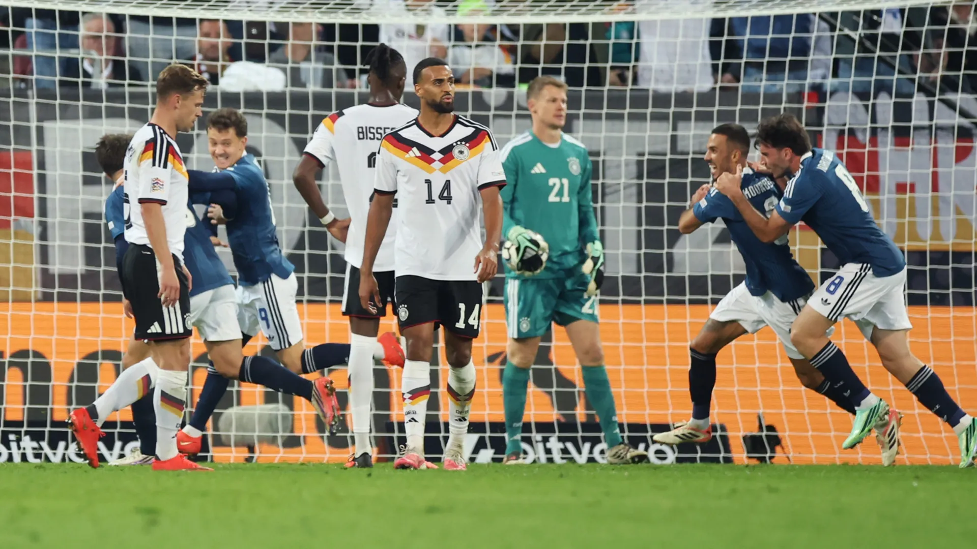 Dimitris Kourbelis amargó a Alemania anotando el gol ganador para Grecia.