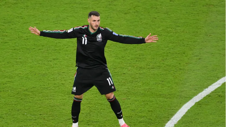 Santiago Giménez atraviesa una dura sequía goleadora con la Selección Mexicana.