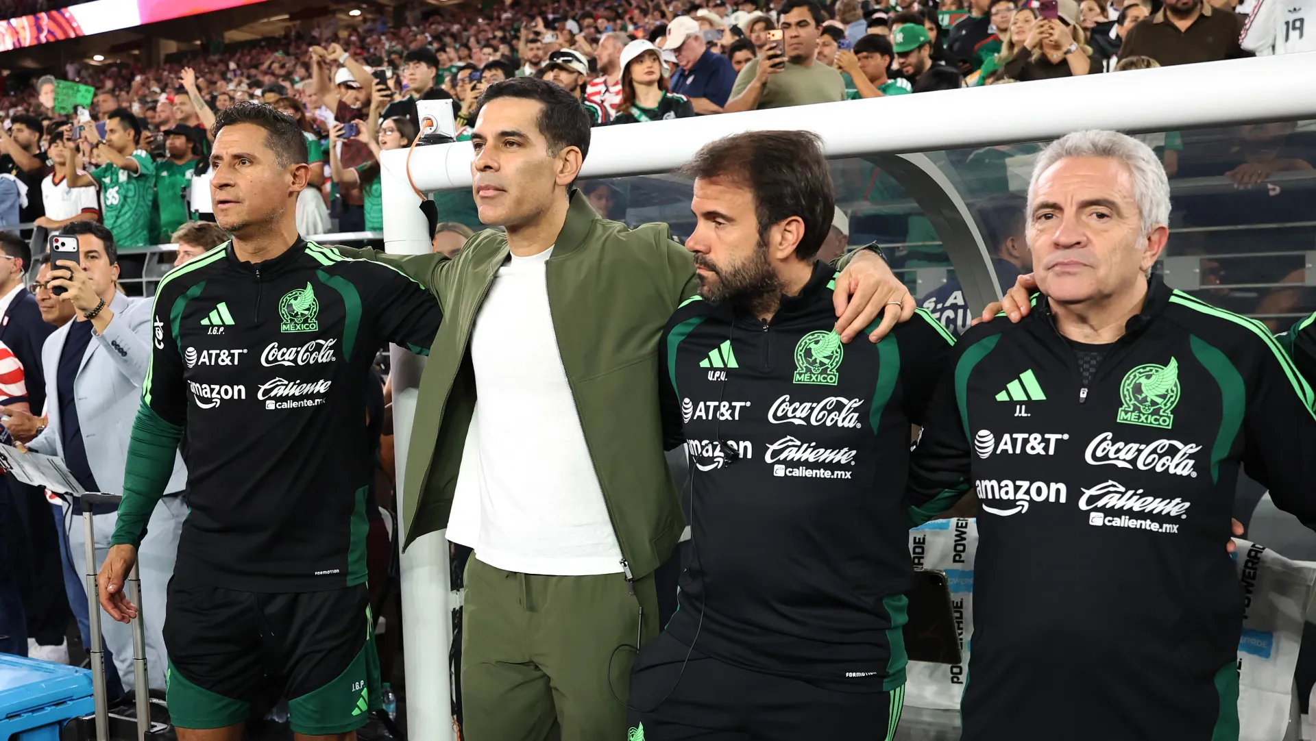 Rafa Márquez y su cuerpo técnico debutaron de floja manera al frente de México. (GETTY IMAGES)