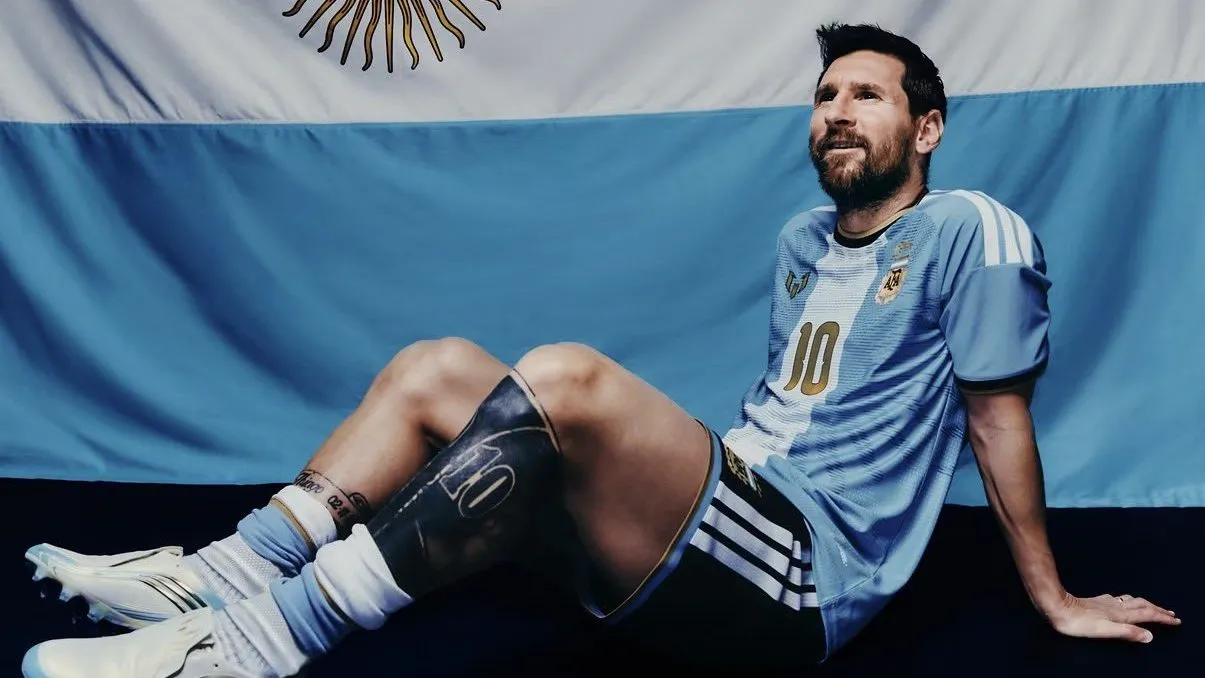 Messi y su última camiseta con Argentina [Foto: Adidas]