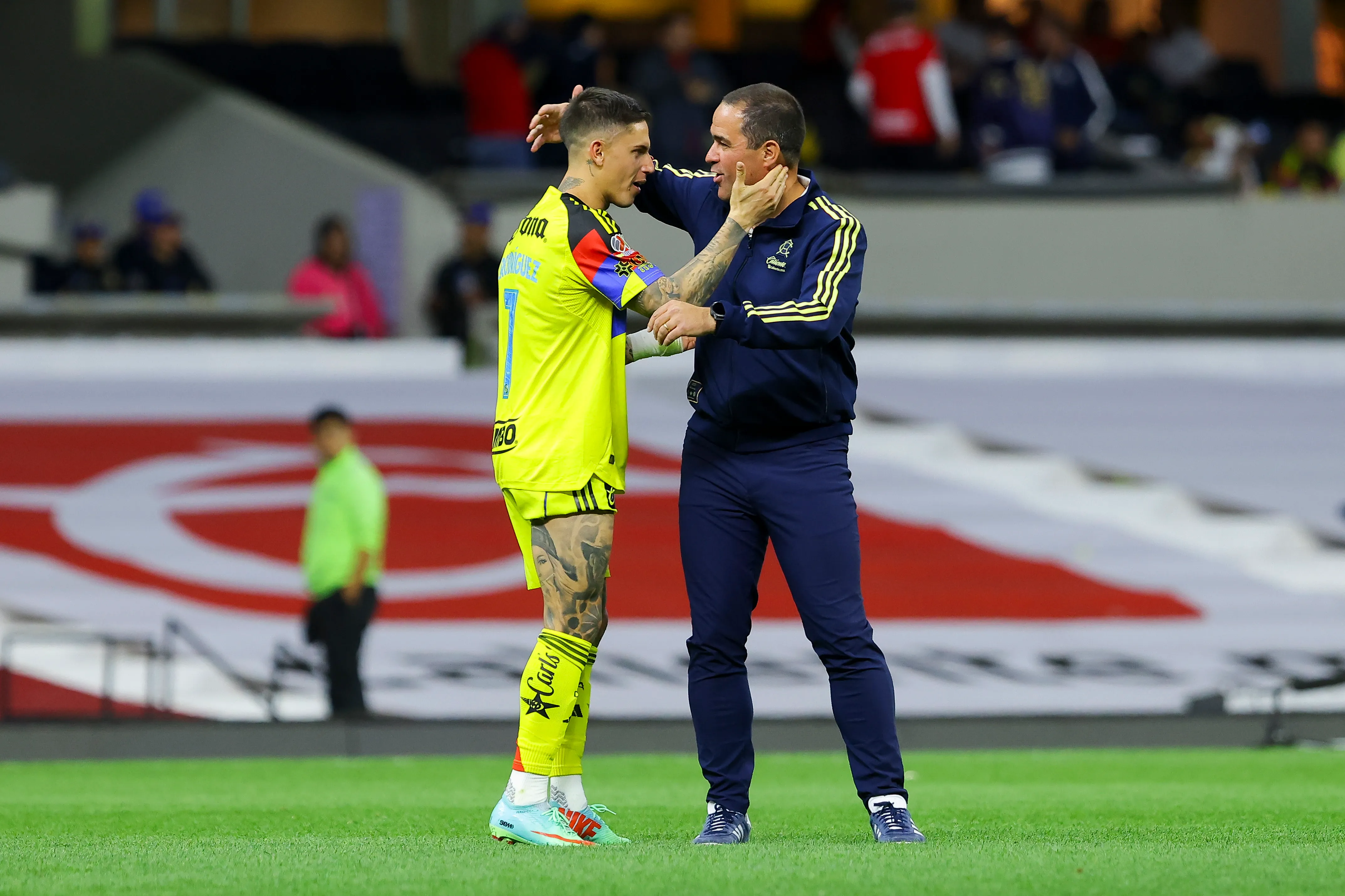 Andre Jardine con Brian Rodriguez.