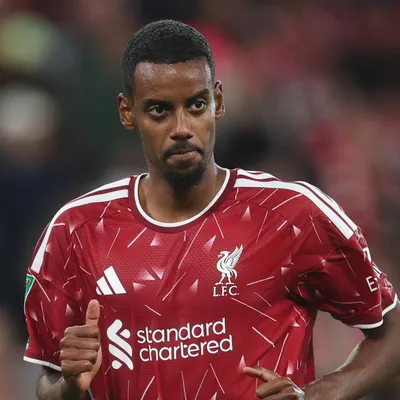 ¿Por qué no juega Alexander Isak en Liverpool vs. Manchester City?