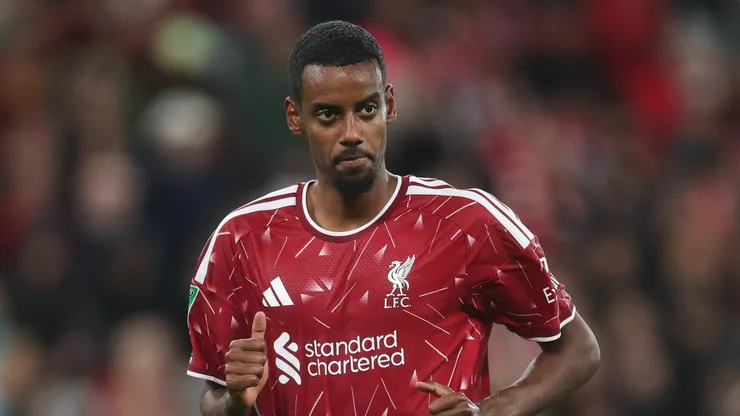 Alexander Isak no juega con Liverpool ante Manchester City