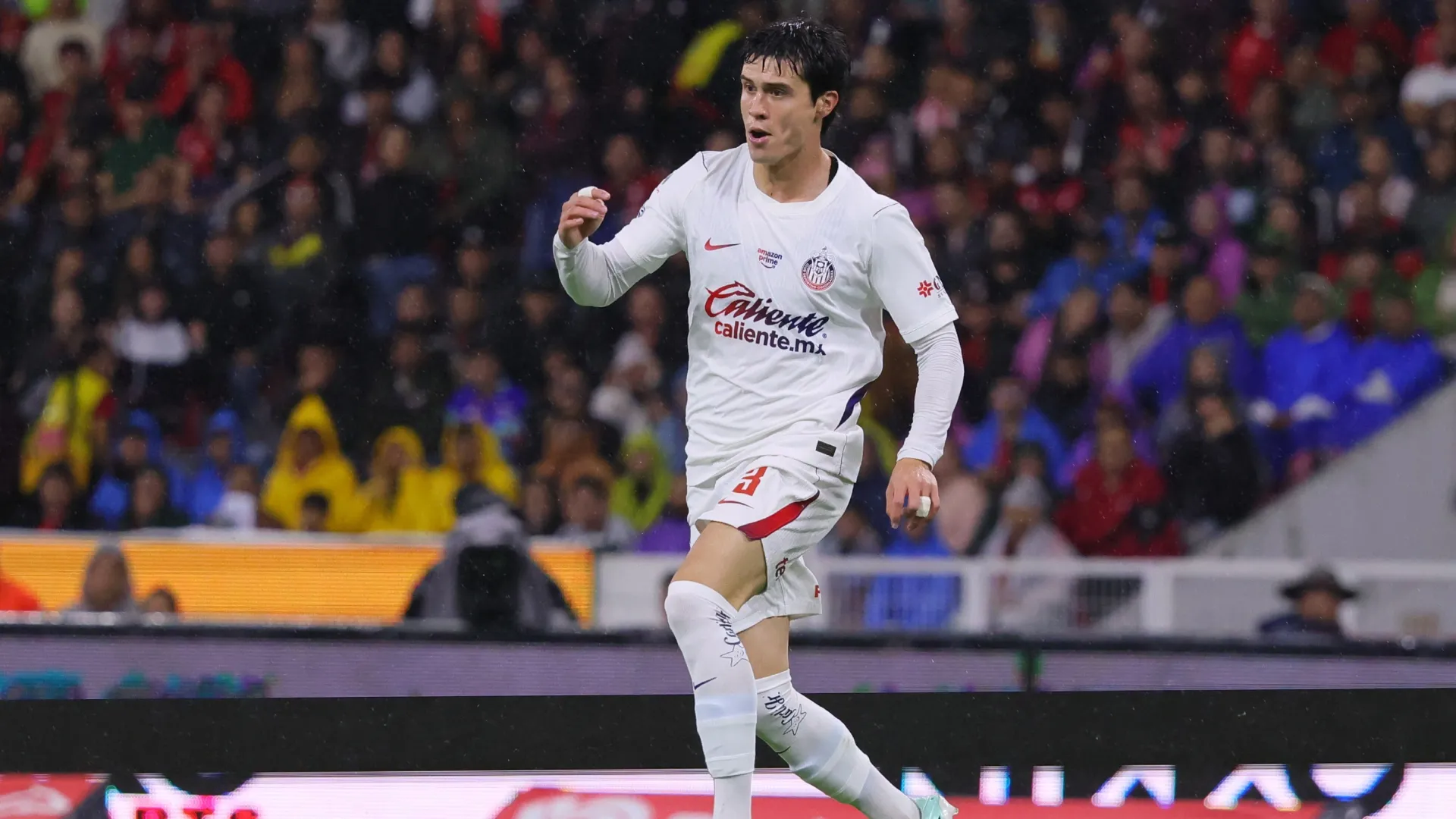 Diego Campillo tuvo minutos limitados por una molestia en el Clásico Tapatío.