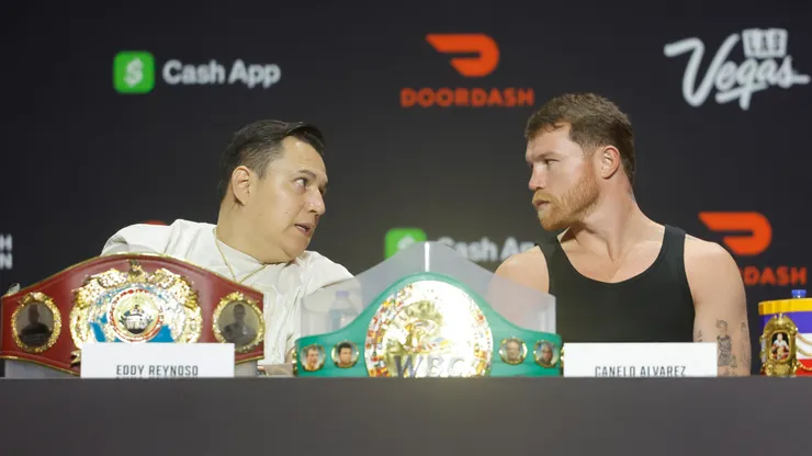 Eddy Reynoso respaldó de fuerte manera a Canelo Álvarez.