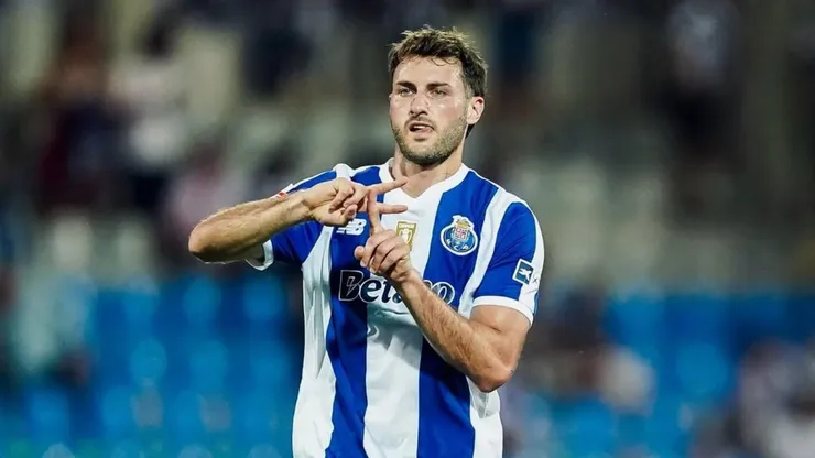 Santiago Giménez busca volver a ser importante, ahora en Porto.