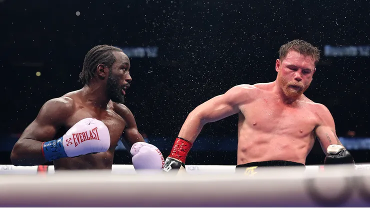 Terence Crawford le ganó con claridad a Canelo Álvarez.