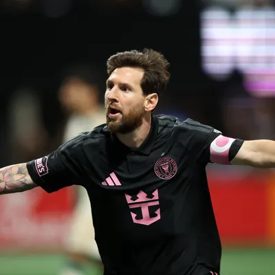 Lionel Messi convirtió un doblete con Inter Miami y así quedó la carrera de los 1000 goles con Cristiano Ronaldo
