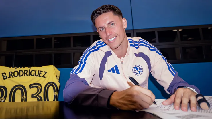 Brian y su firma de contrato en Coapa.