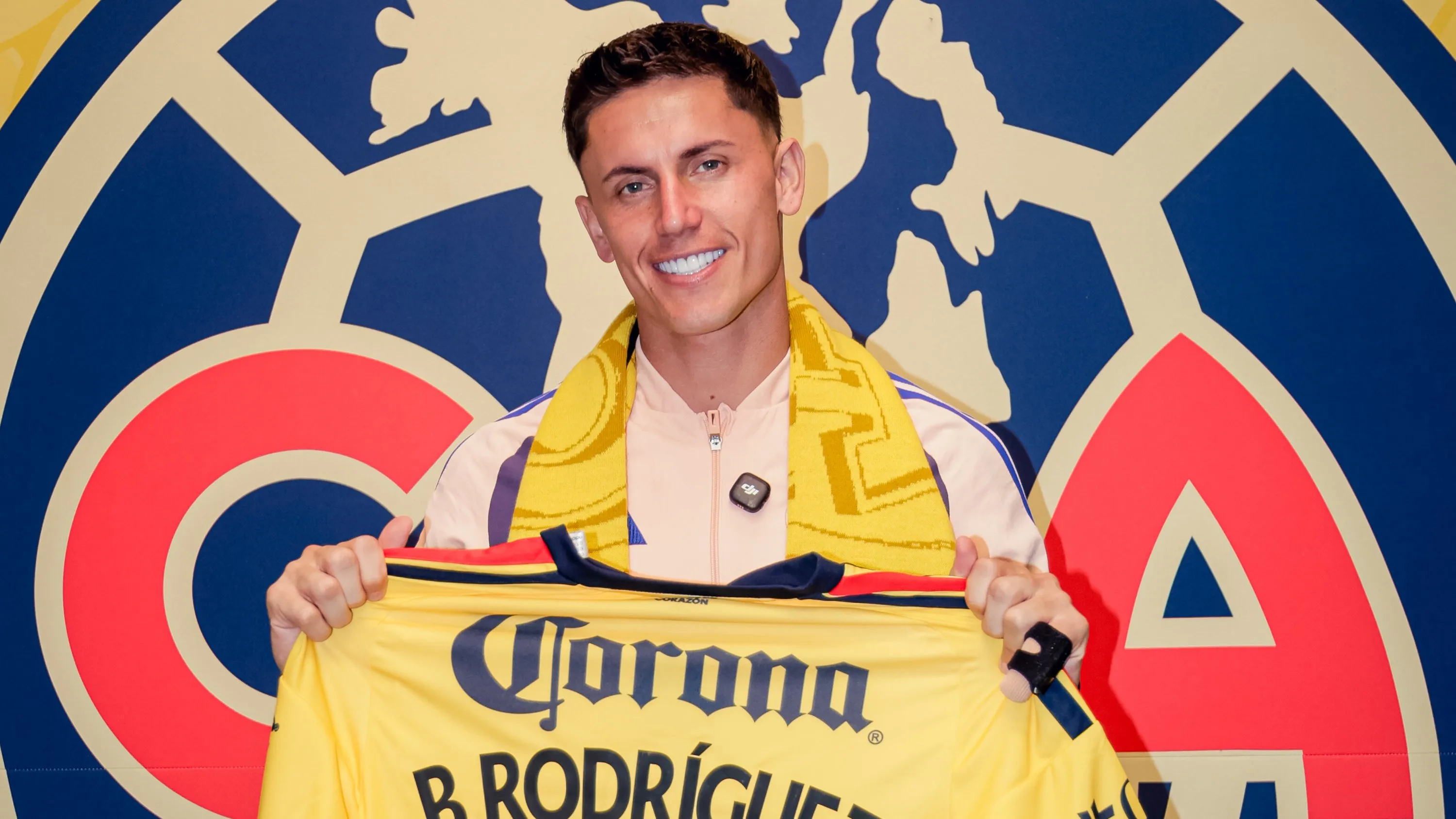 Brian y su felicidad por la extensión [Foto: América]