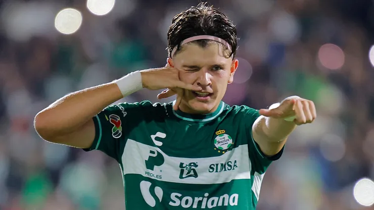 Tahiel Jiménez, la gran aparición de Santos Laguna, celebrando uno de sus tres goles frente a Querétaro.