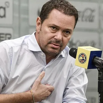 ¡Podrían cesarlo! Revelan los planes del América con Santiago Baños para 2027