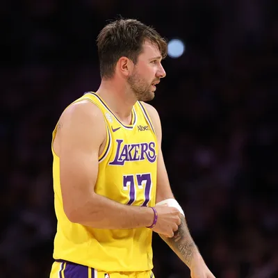 ¿Juega Luka Dončić? Los quintetos de Los Ángeles Lakers vs. Los Ángeles Clippers