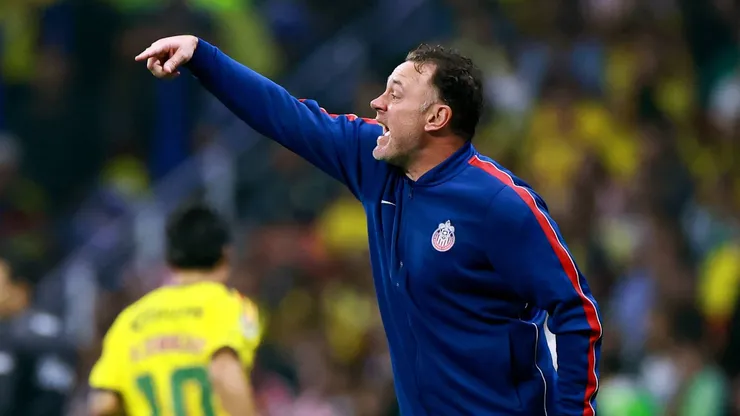 Gabriel Milito, el entrenador de Chivas