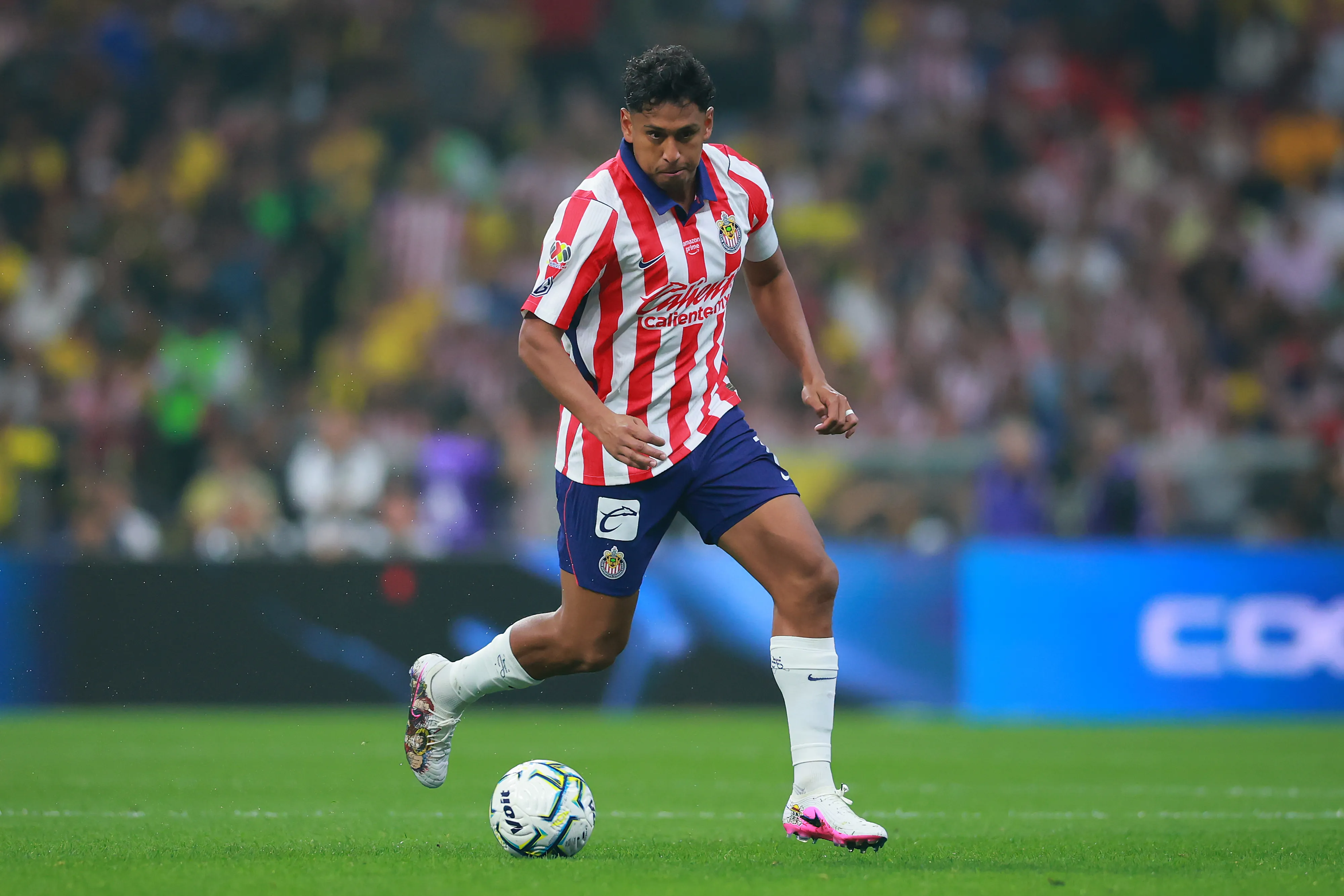 Luis Romo se perdió los últimos tres partidos de Chivas (Getty Images)