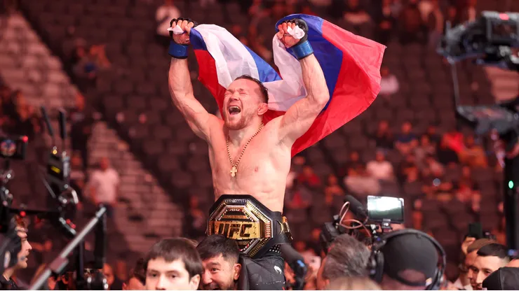 Petr Yan sigue siendo campeón de las 135 libras.
