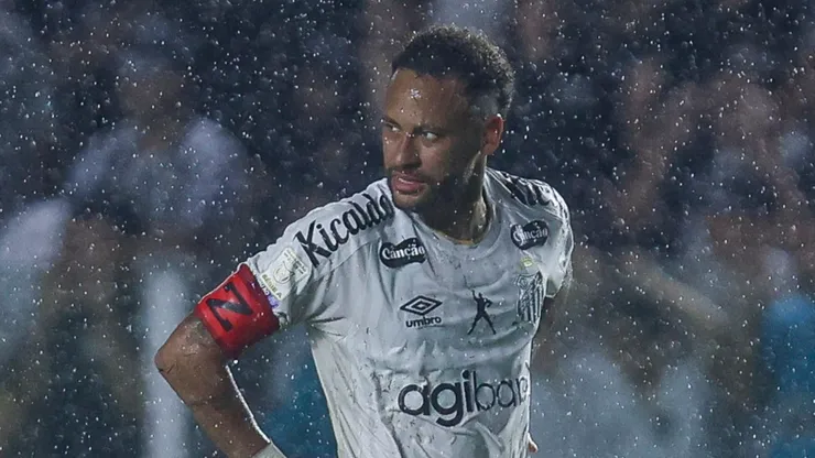 Neymar vio la tarjeta roja en el partido entre Santos y Bahía del sábado.